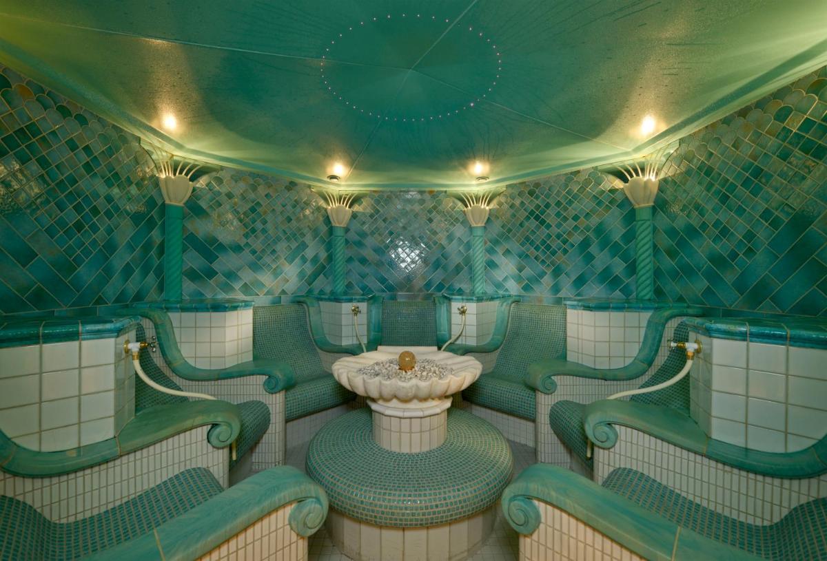 Ein Sitzbereich in der Unterkunft Wellness & Genuss Resort - Engel Obertal