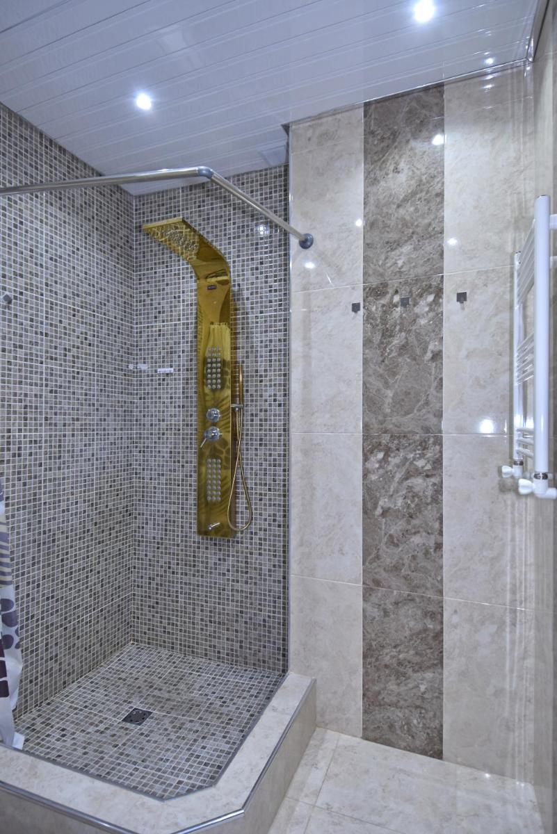 Suitetrails - Freedom Apartments on Arami street