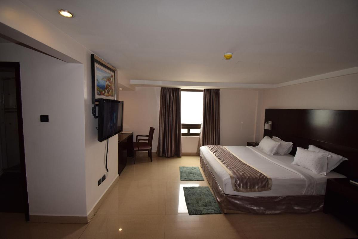 Noble House Hotel - Housity
