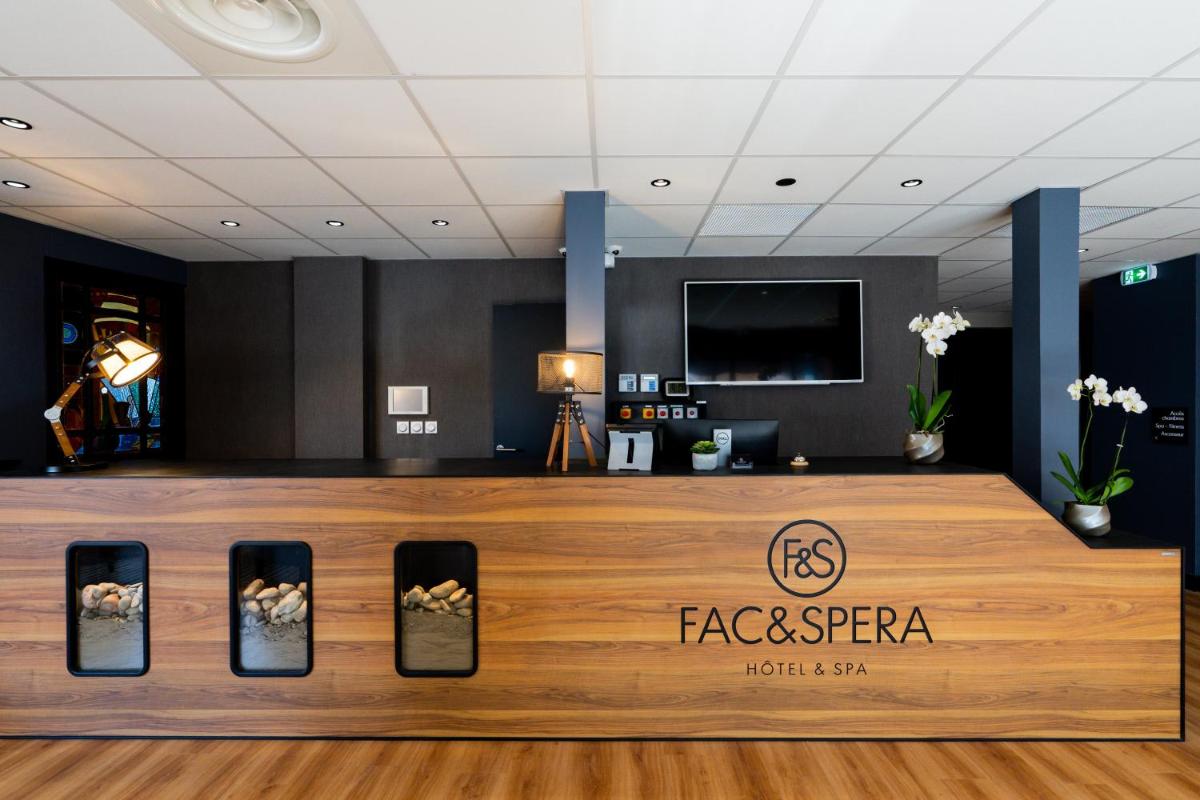 - une réception dans le hall avec une console de visualisation dans l'établissement Fac & Spera -Hôtel & Spa, à Tain-lʼHermitage 35 autres photos