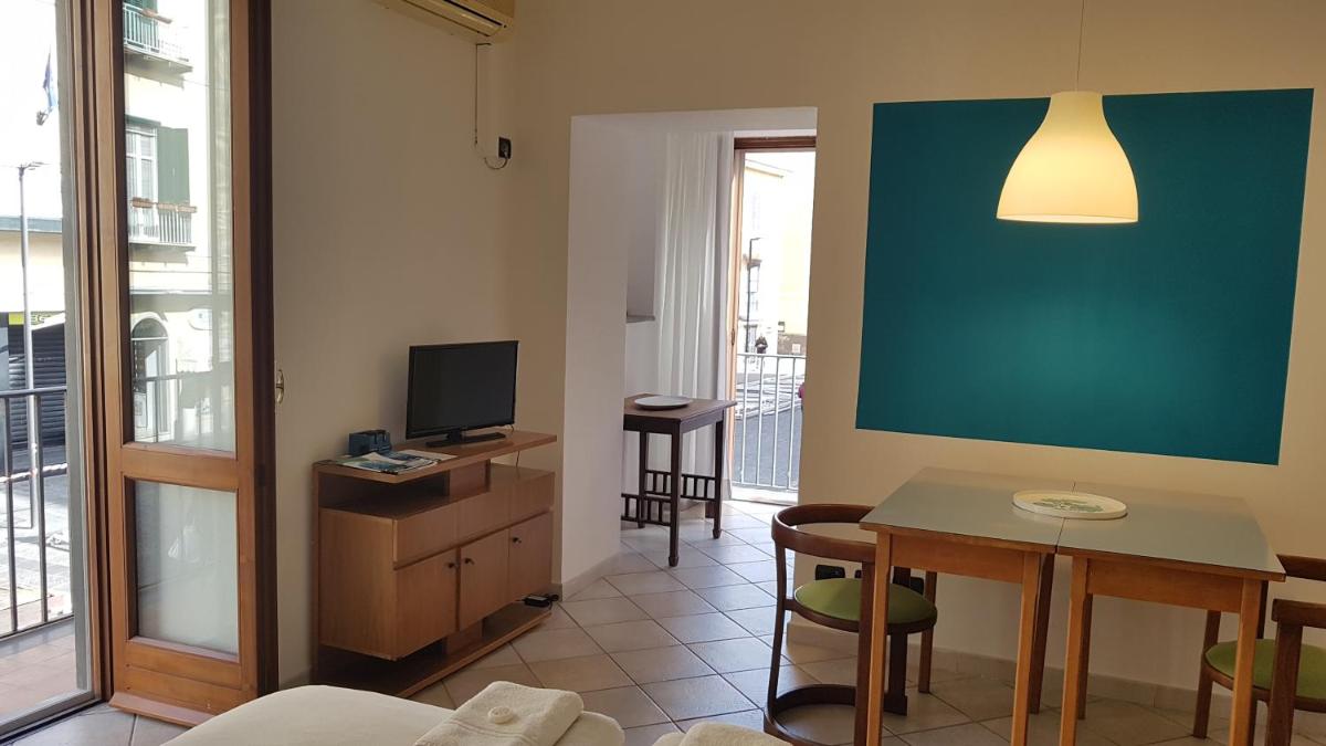 AL LARGO Casa Vacanze Holiday Apt Pozzuoli Centro Porto - Housity