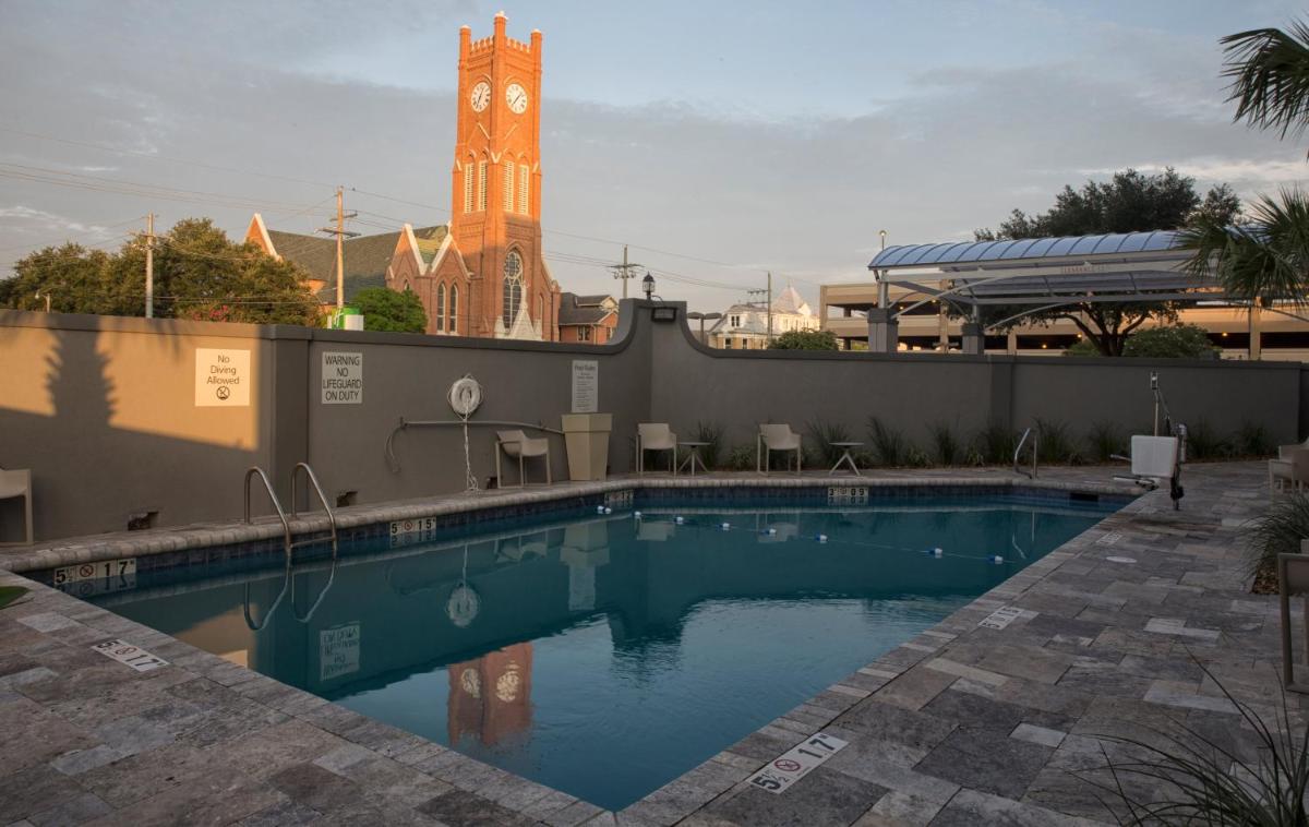 Holiday Inn Alexandria - Downtown, an IHG Hotel - Housity