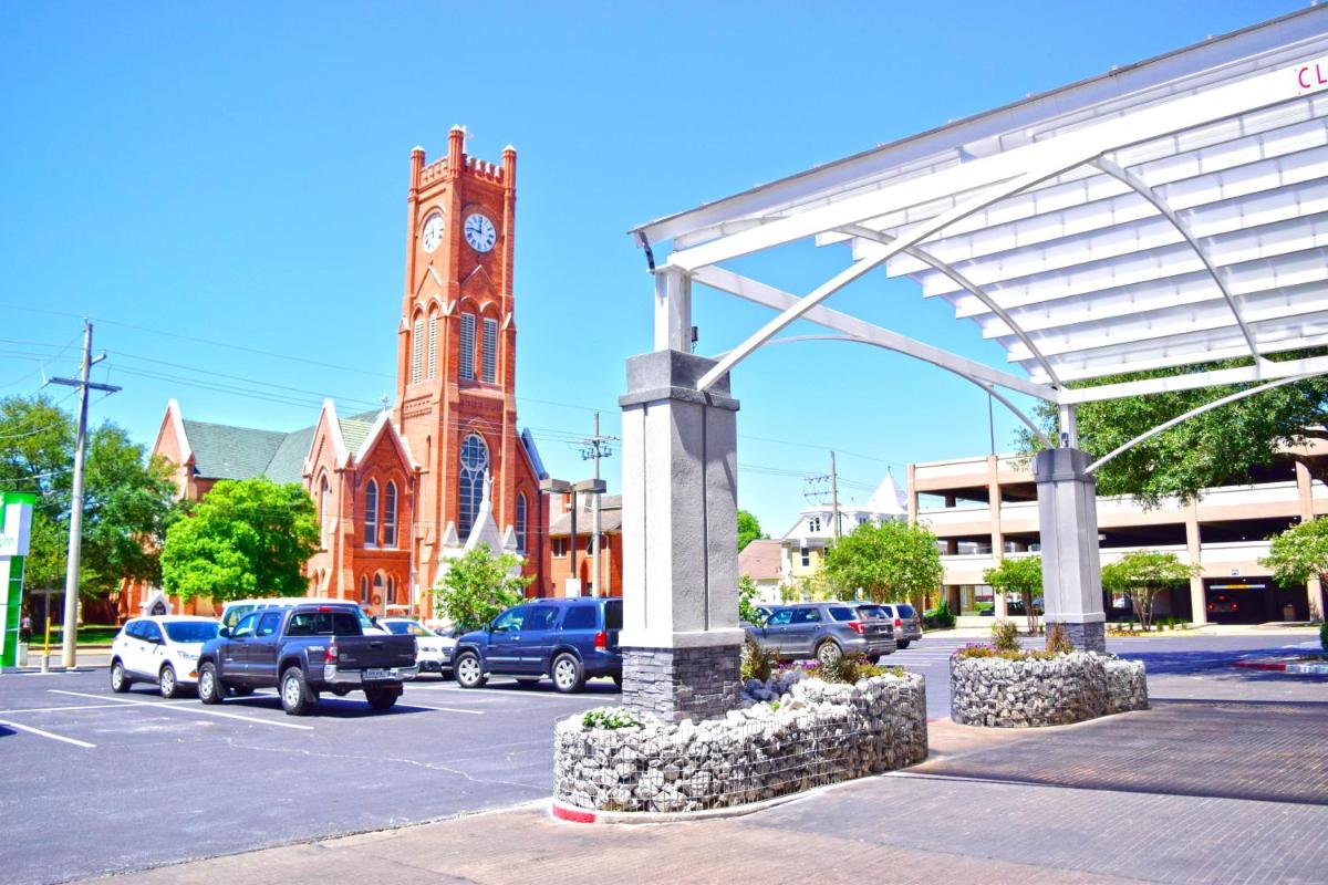 Holiday Inn Alexandria - Downtown, an IHG Hotel - Housity