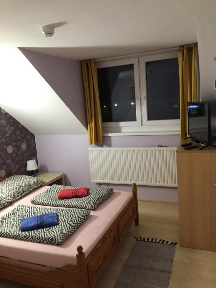 Fekete Macska Panzió - Housity