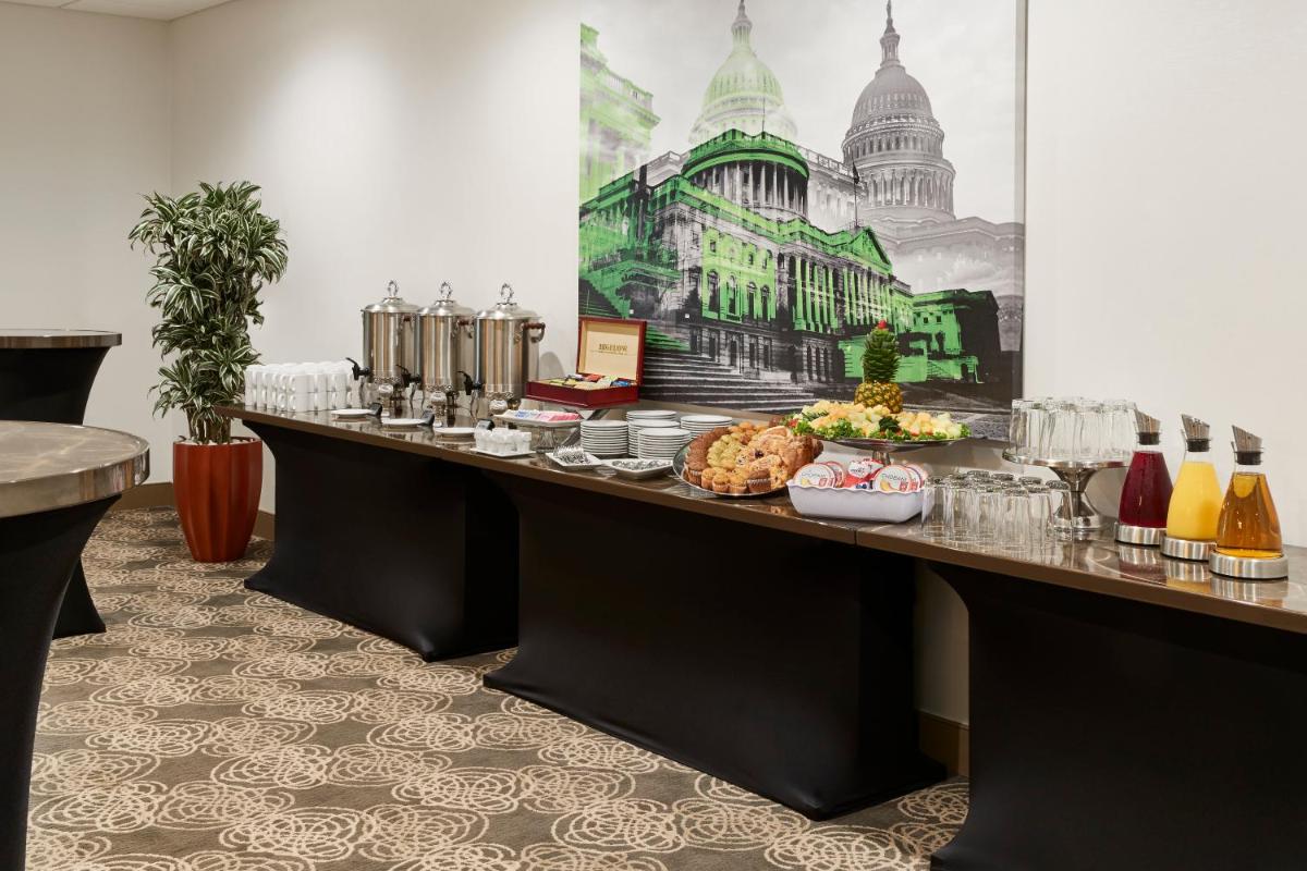 Holiday Inn Alexandria at Carlyle, an IHG Hotel - Housity