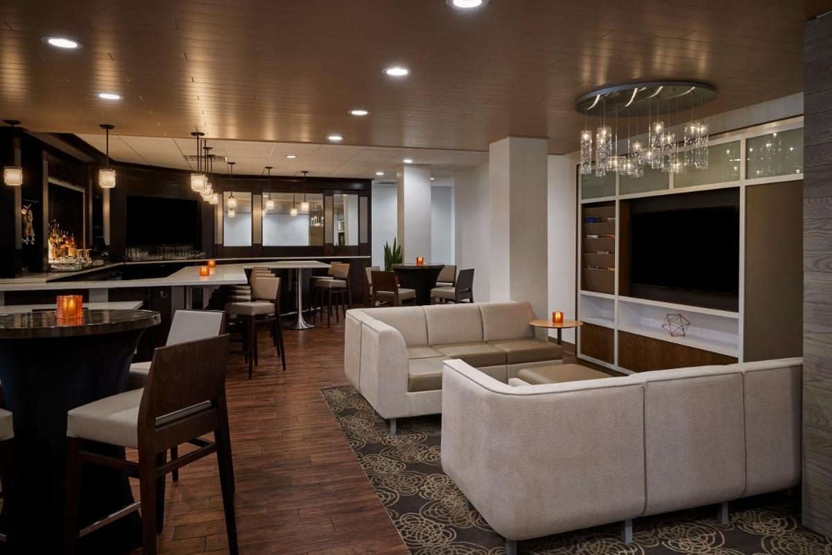 Holiday Inn Alexandria at Carlyle, an IHG Hotel - Housity