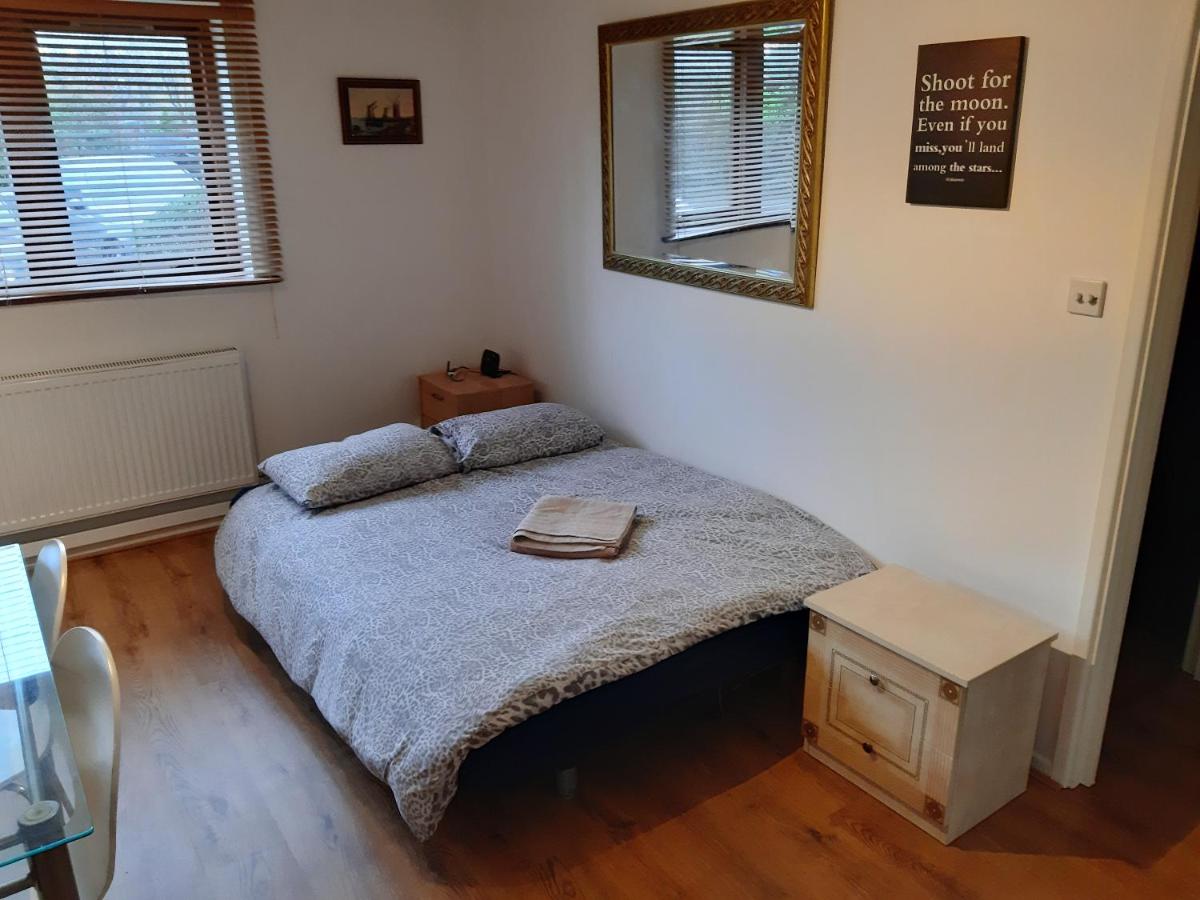 Canary Wharf Apartment - Housity