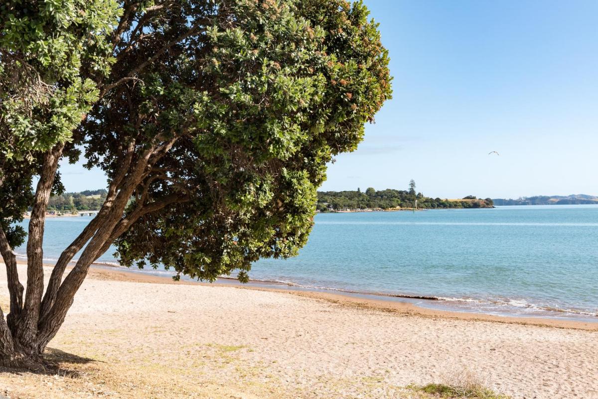 Dream View Waterfront Paihia - Housity