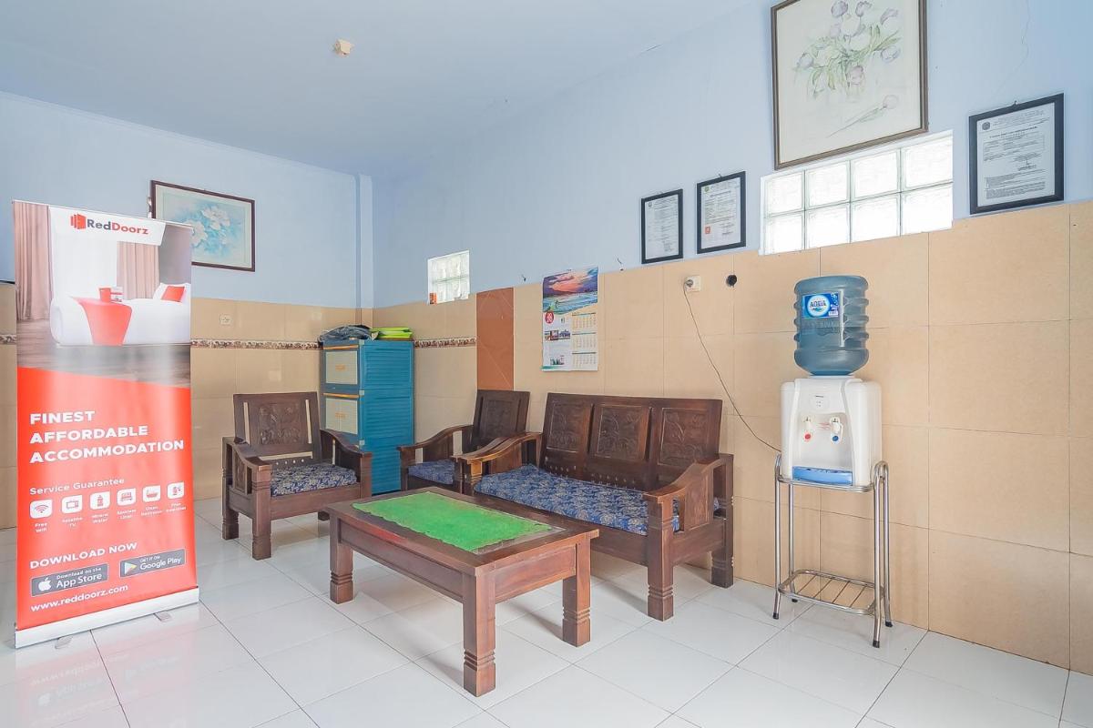 RedDoorz Syariah @ Tambak Mekar Street Subang - Housity