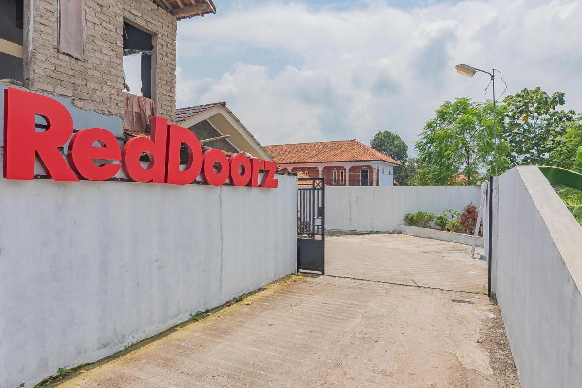 RedDoorz Syariah @ Tambak Mekar Street Subang - Housity