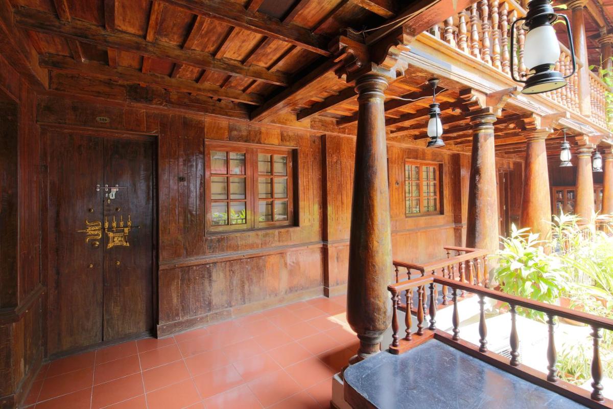 Rossitta Wood Castle - Housity