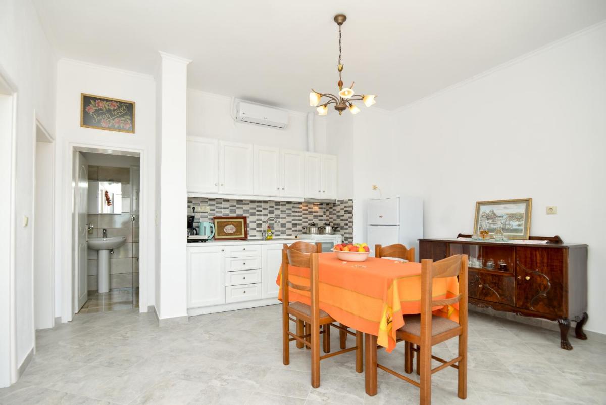 Corfu mountain house with panoramic sea view - Housity