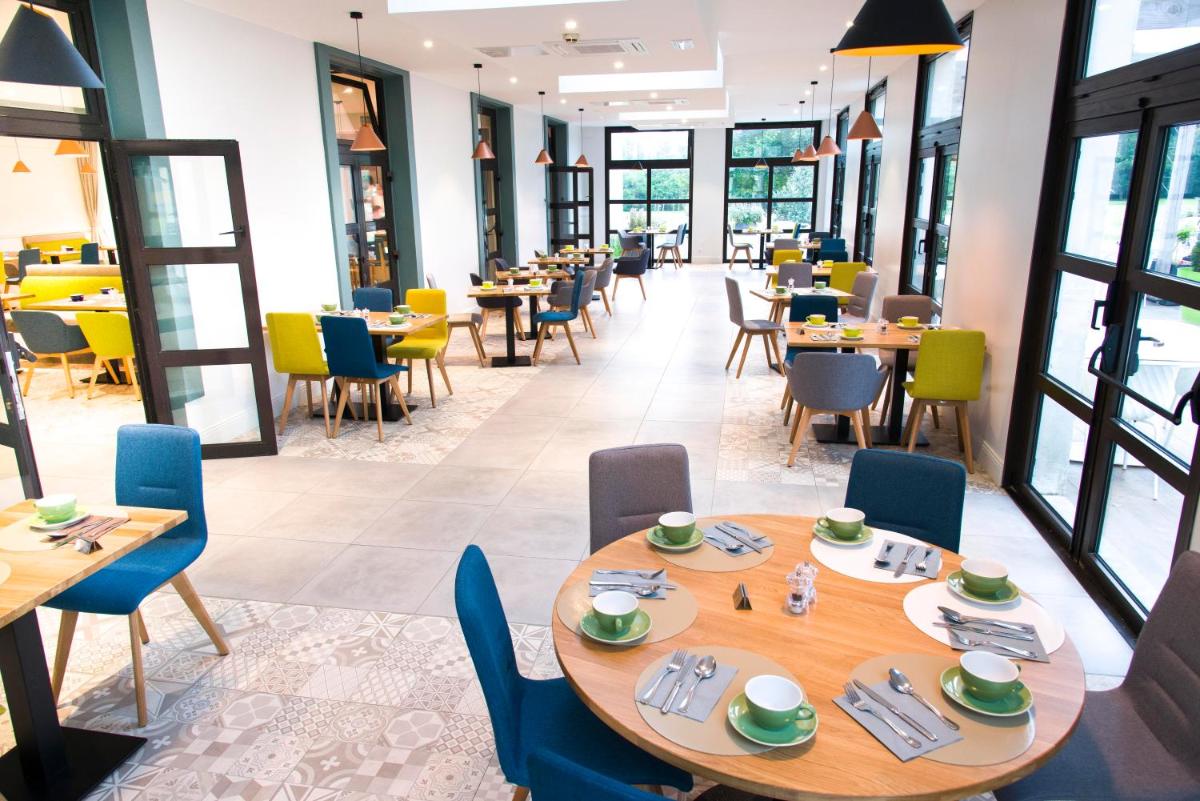 Restaurant ou autre lieu de restauration dans l'établissement Holiday Inn Calais Coquelles by IHG