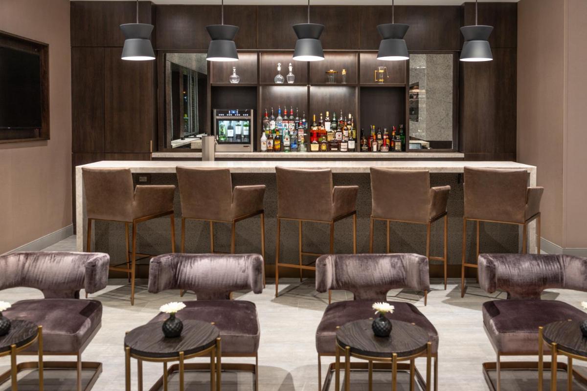 Holiday Inn Boston Logan Airport - Chelsea by IHG - Housity