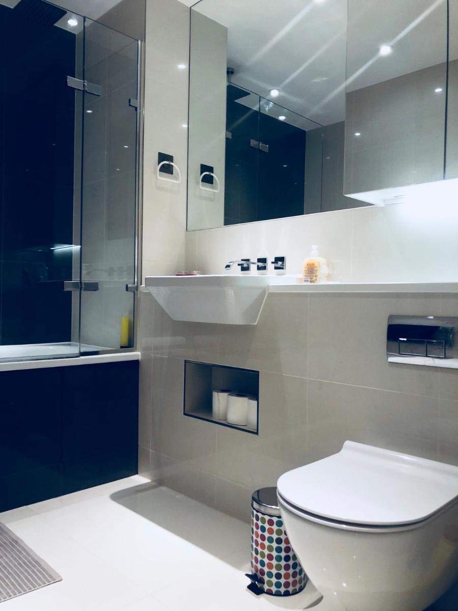 Ultra Modern Room - Housity