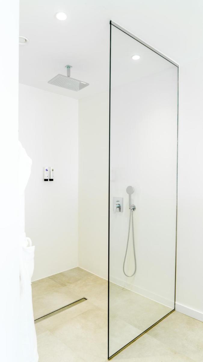 Imagen de la galería de CalaLanzarote Suites Hotel - Adults Only 16years, en Playa Blanca