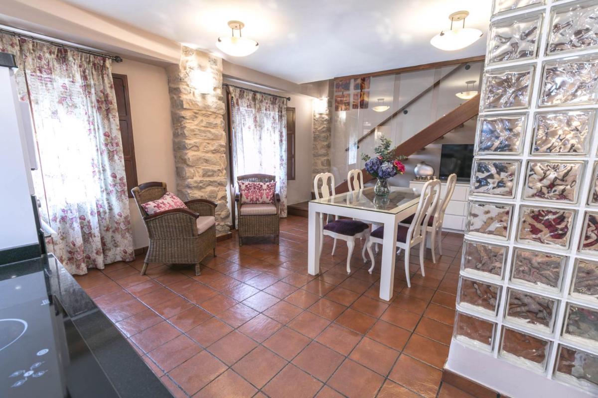 Balcones con Encanto - vistas al conjunto monumental Patrimonio de la Humanidad - Housity