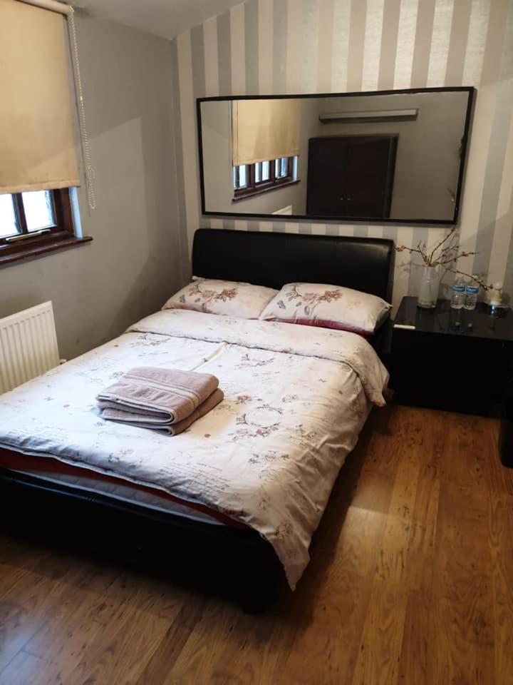 Master room near Heathrow - Housity