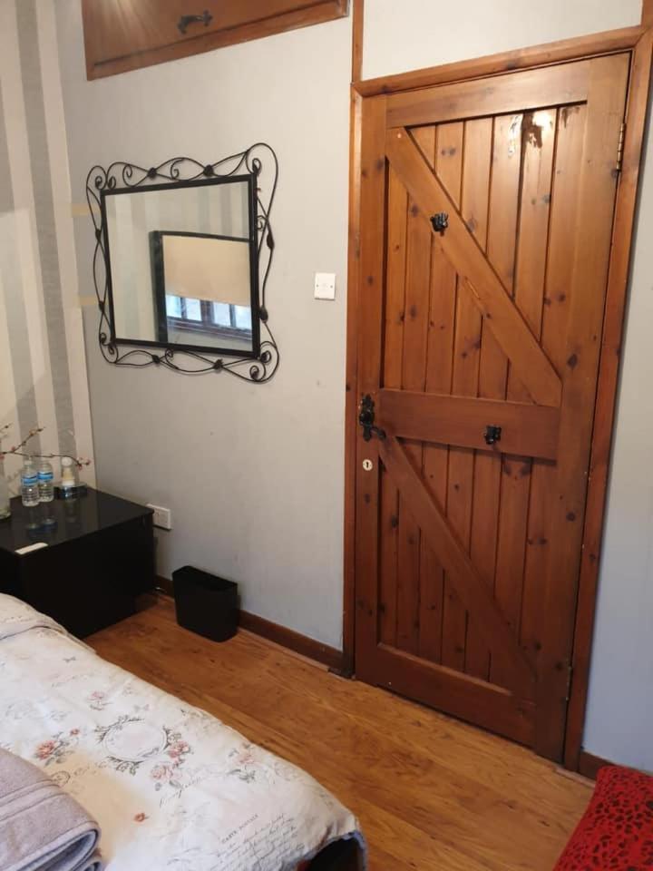 Master room near Heathrow - Housity