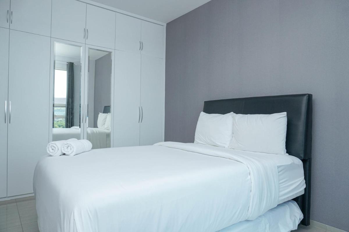 1BR Comfy Apartment at CitraLake Suites By Travelio - Housity