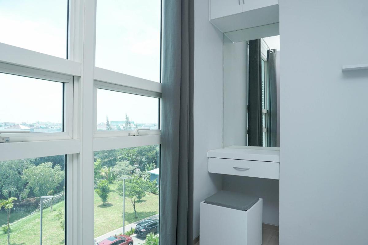 1BR Comfy Apartment at CitraLake Suites By Travelio - Housity