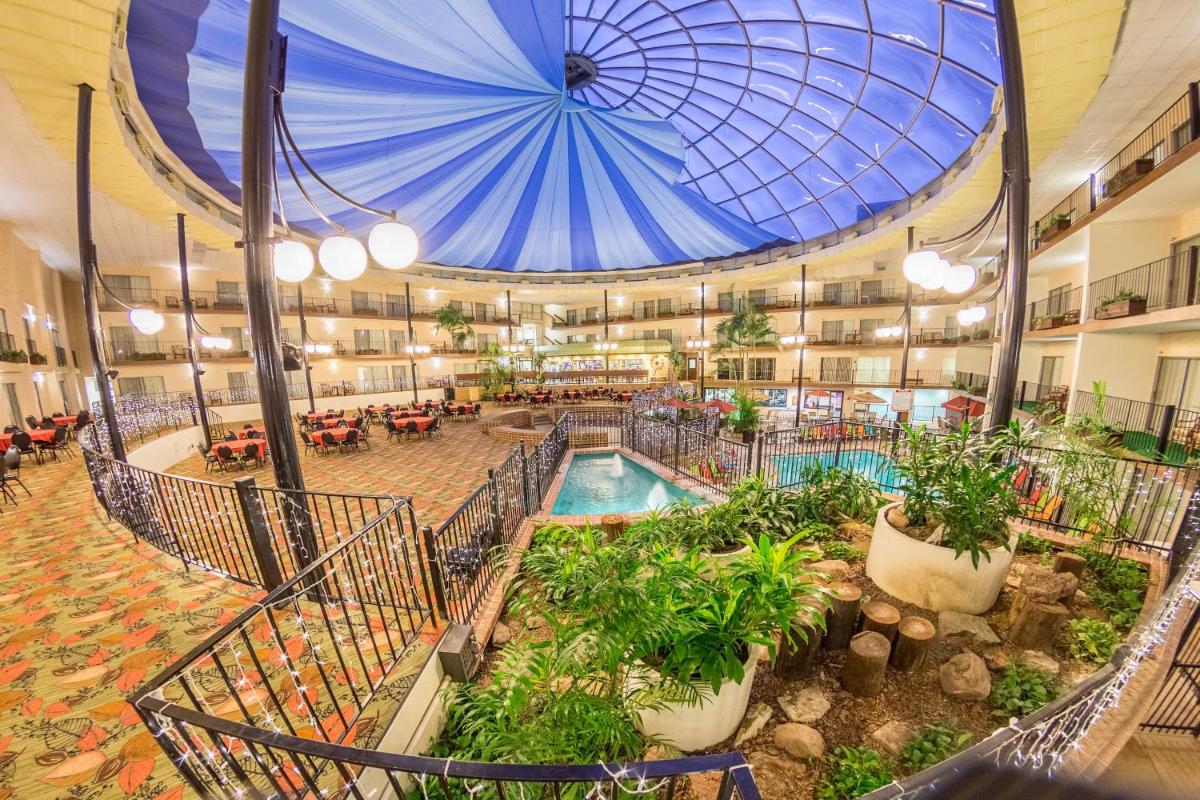 Holiday Inn Des Moines-Airport Conf Center, an IHG Hotel - Housity