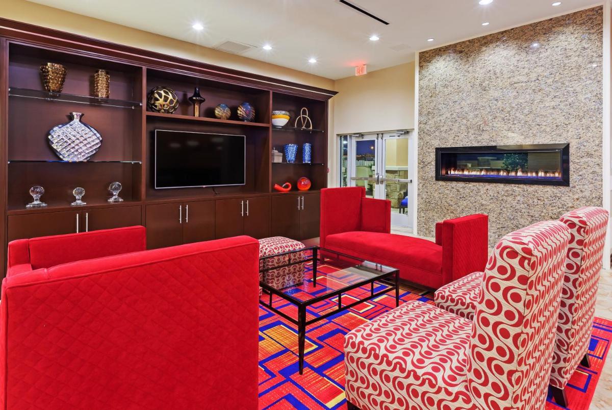 Clarion Hotel The Colony - Plano West - Housity