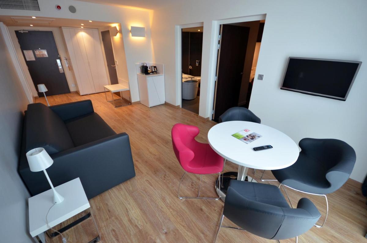 Télévision ou salle de divertissement dans l'établissement Holiday Inn Dijon Toison D'or by IHG