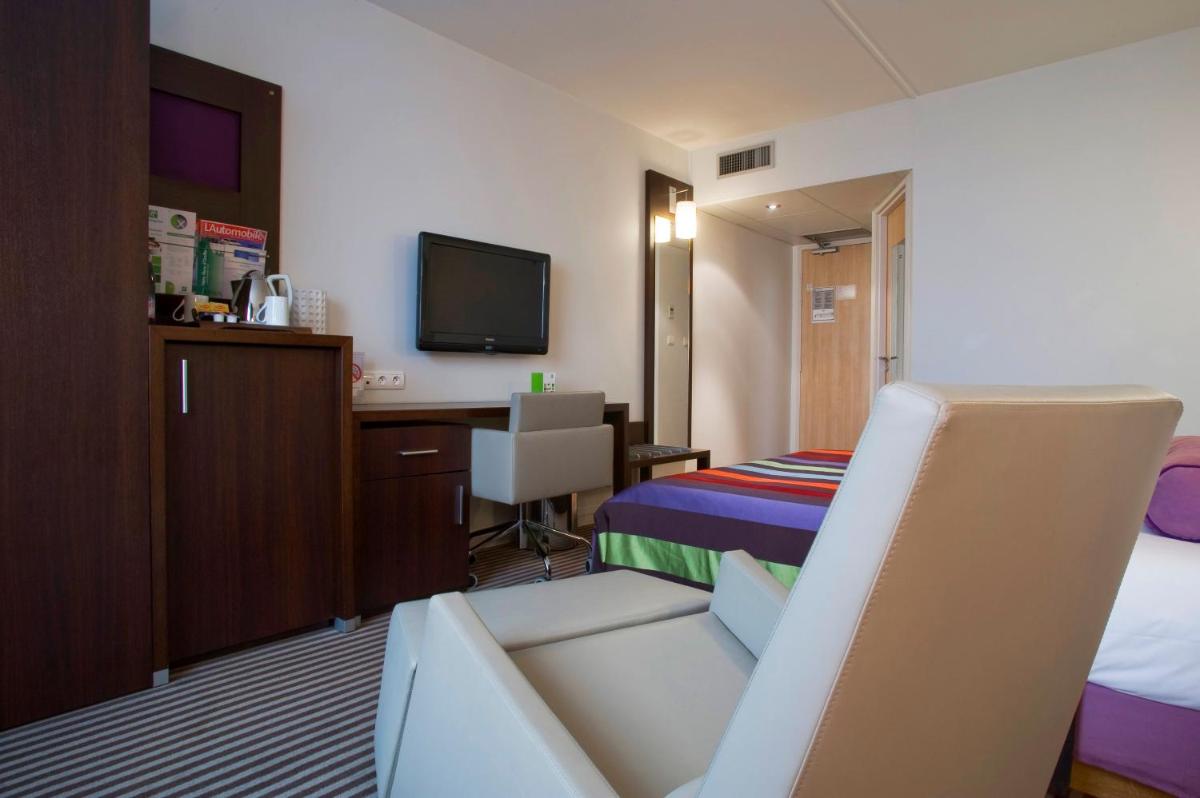 Télévision ou salle de divertissement dans l'établissement Holiday Inn Dijon Toison D'or by IHG