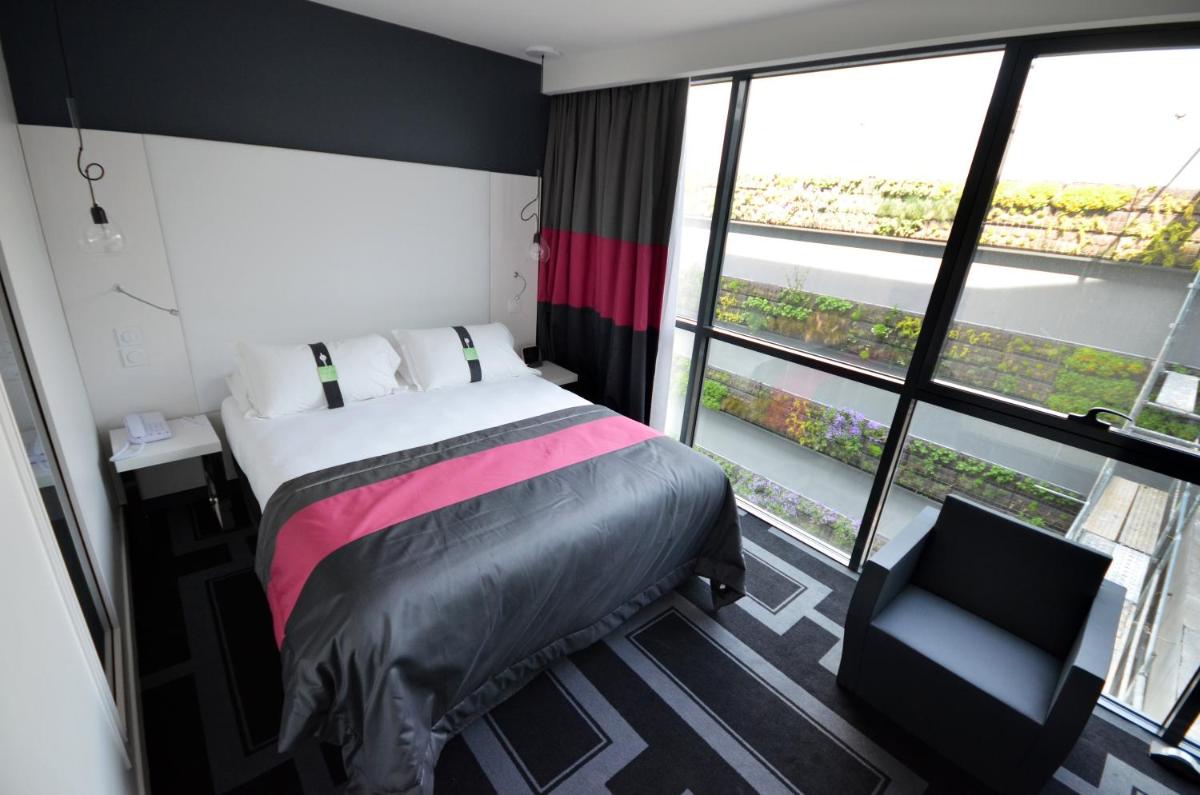 Un ou plusieurs lits dans un hébergement de l'établissement Holiday Inn Dijon Toison D'or by IHG