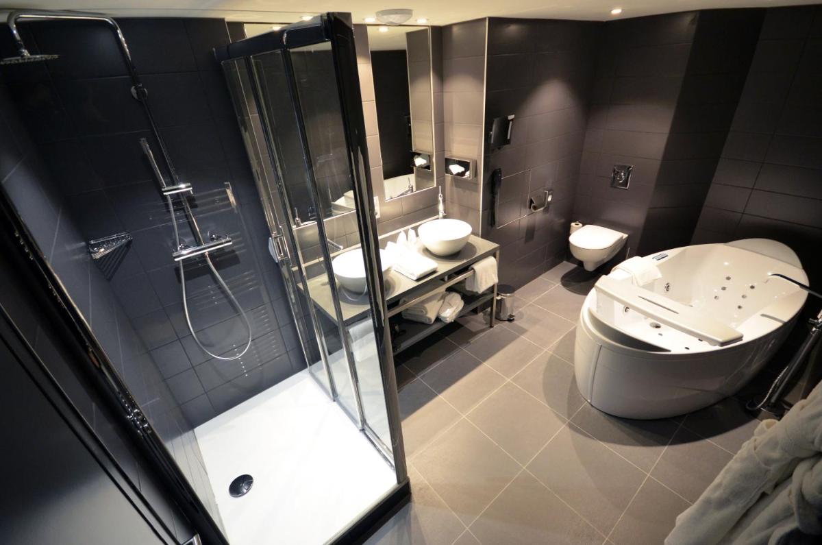 Salle de bains dans l'établissement Holiday Inn Dijon Toison D'or by IHG