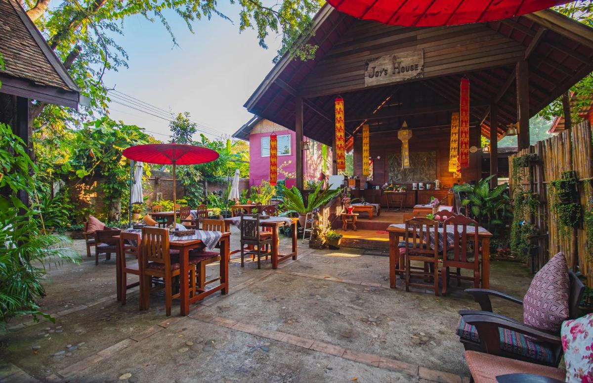 Joy's House & Tour - Housity