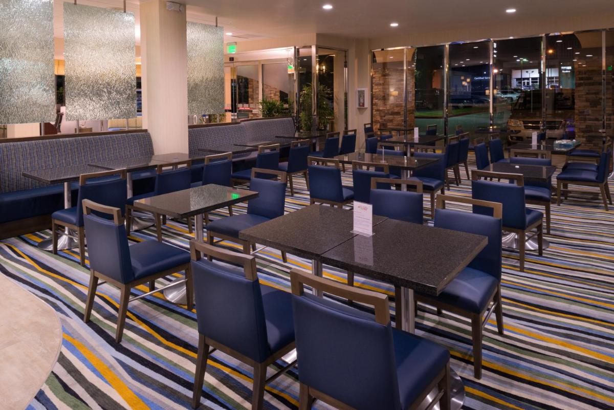 Holiday Inn Express & Suites Pasadena - Los Angeles, an IHG Hotel - Housity
