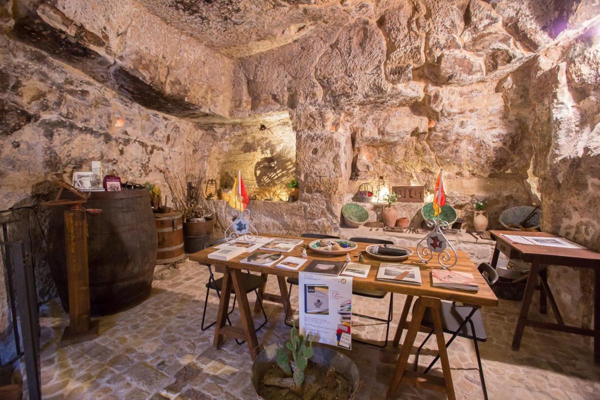 Case-grotte degli Avi, esperienza abitativa in grotta - Hizvo