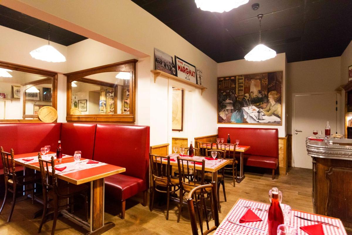 Restaurant ou autre lieu de restauration dans l'établissement Fourvière Hôtel