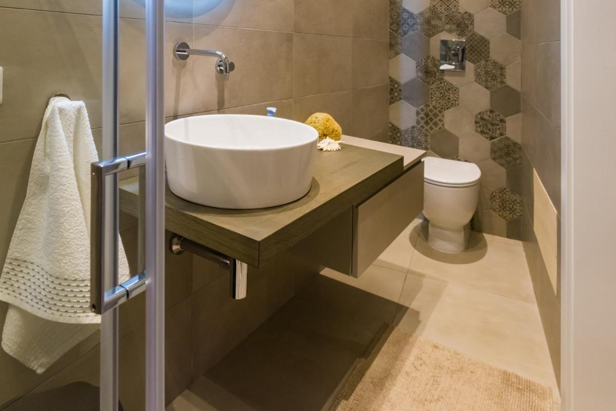 LA NASSA SUITES & ROOMS - Housity