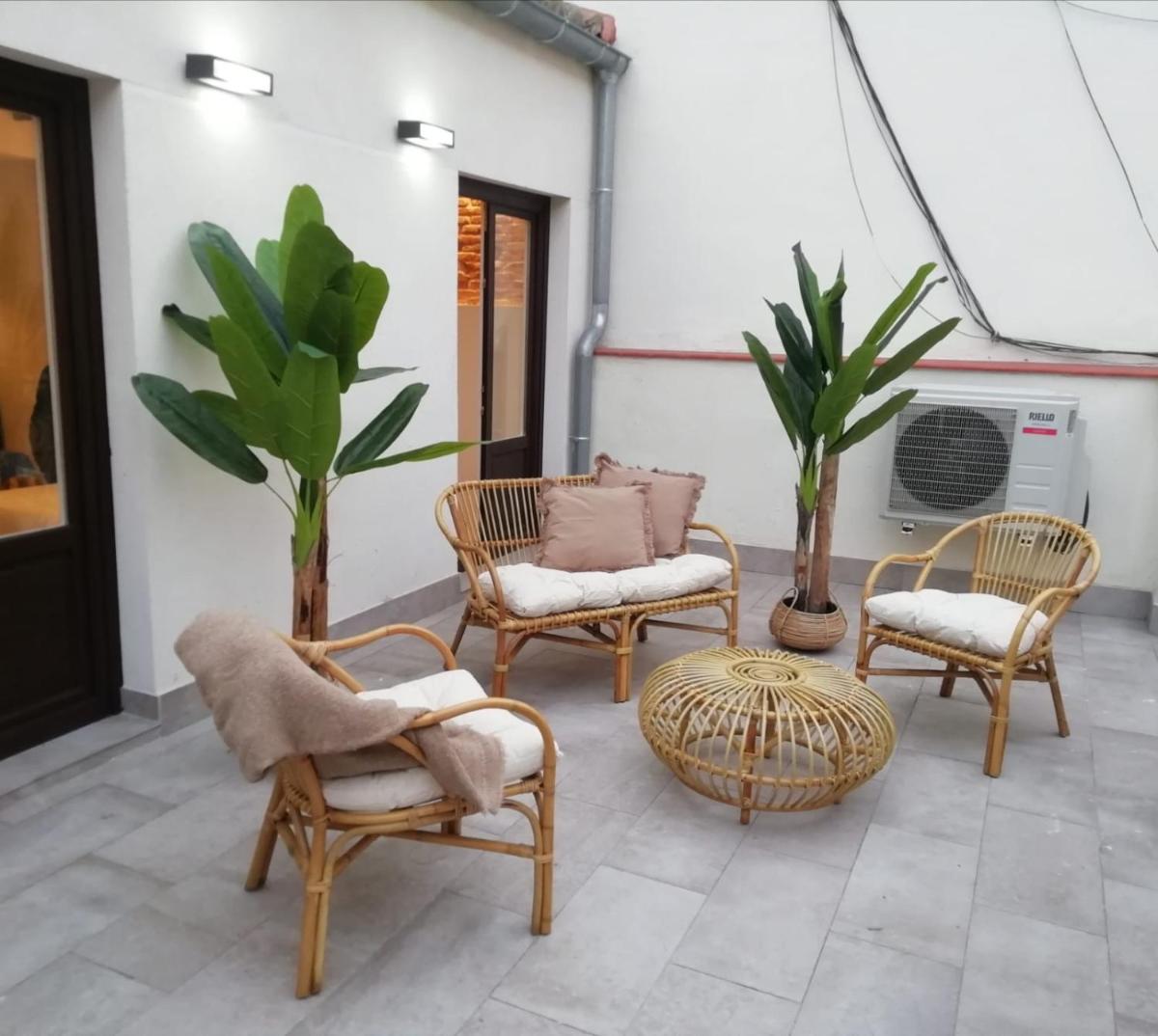Collection Latina - Apartamentos Únicos en el Barrio Más Auténtico - Housity