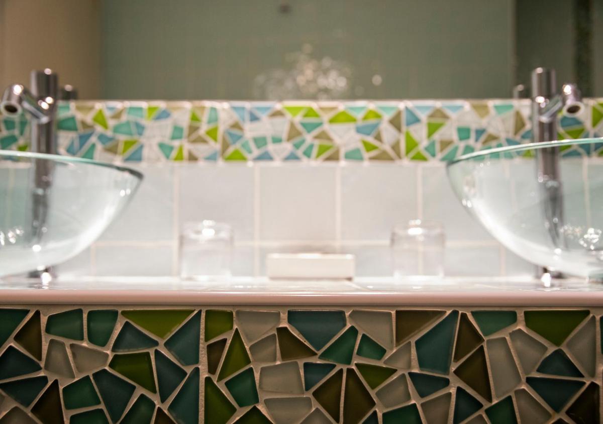 Salle de bains dans l'établissement Les Frères Ibarboure - Hôtel 4 étoiles, Spa extérieur sensoriel et Restaurant étoilé à Bidart
