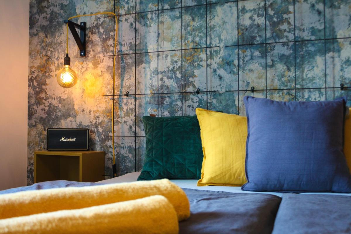 #industryellow - Housity