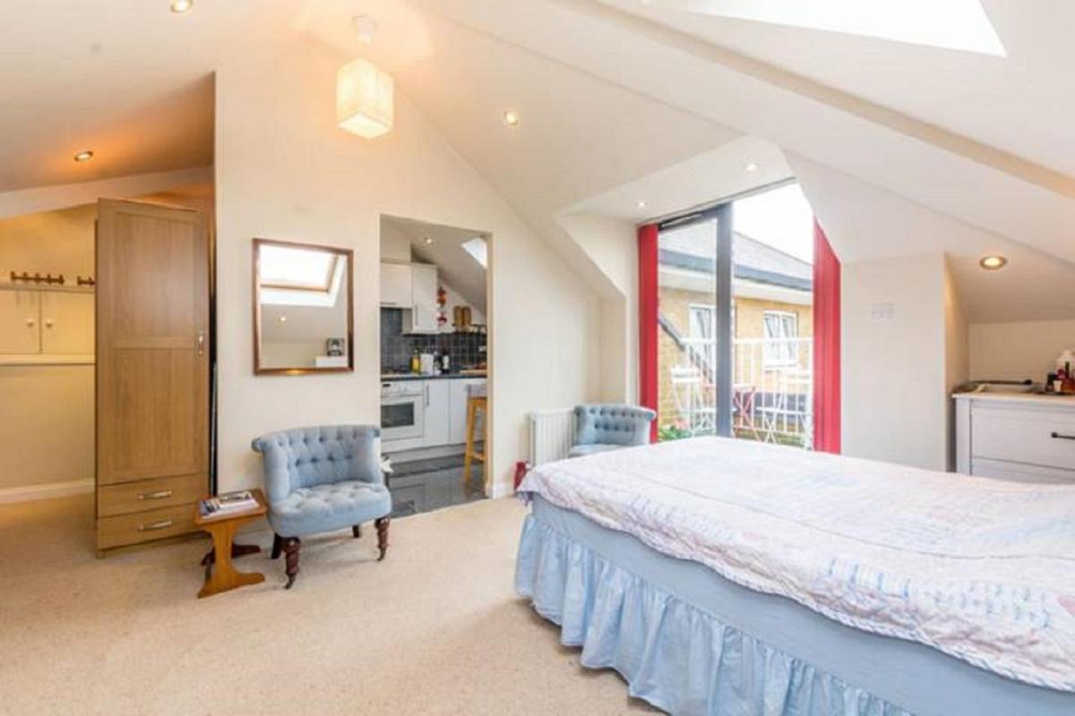 Trendy Studio, MAIDA HILL - SK - Housity