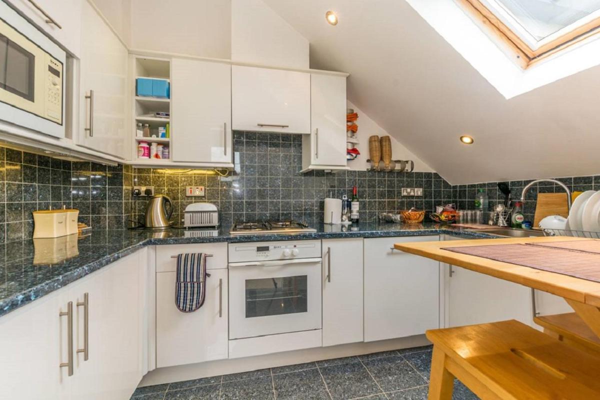 Trendy Studio, MAIDA HILL - SK - Housity