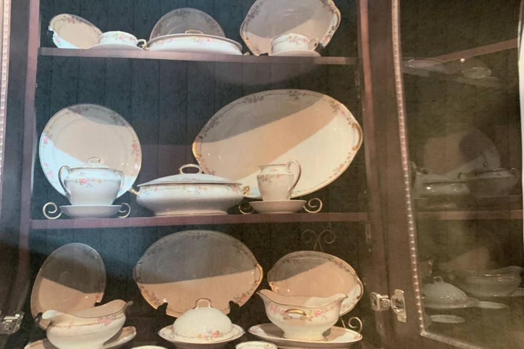 Walk to Tnglewd, Stckbrdg Bwl, Wheatleigh, HTd Pool, Hot Tub - Housity