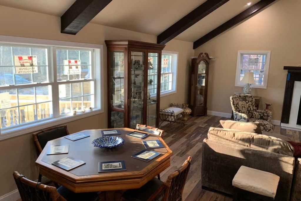 Walk to Tnglewd, Stckbrdg Bwl, Wheatleigh, HTd Pool, Hot Tub - Housity