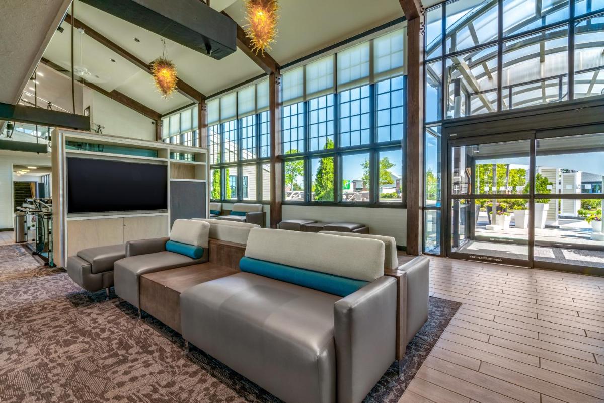 Holiday Inn Cape Cod - Hyannis, an IHG Hotel - Housity