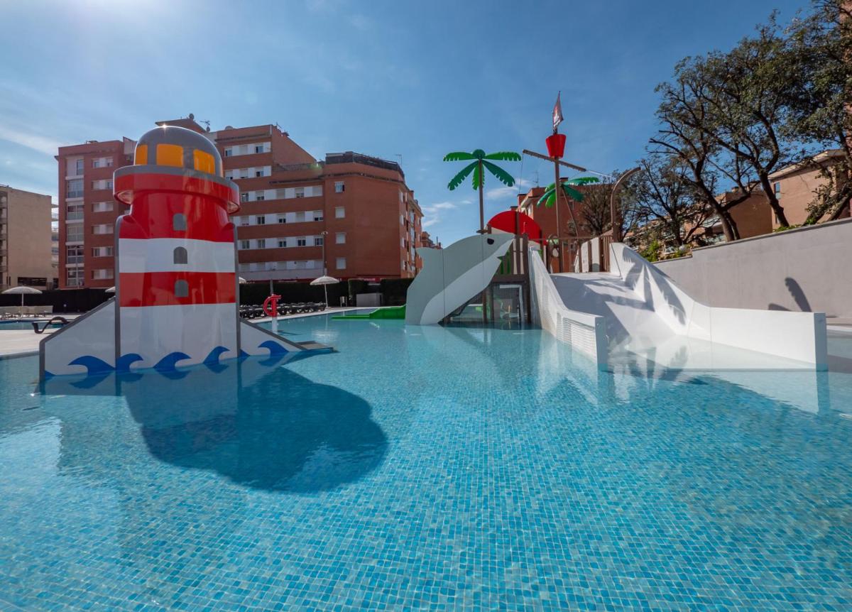 Piscina en o cerca de Fenals Garden