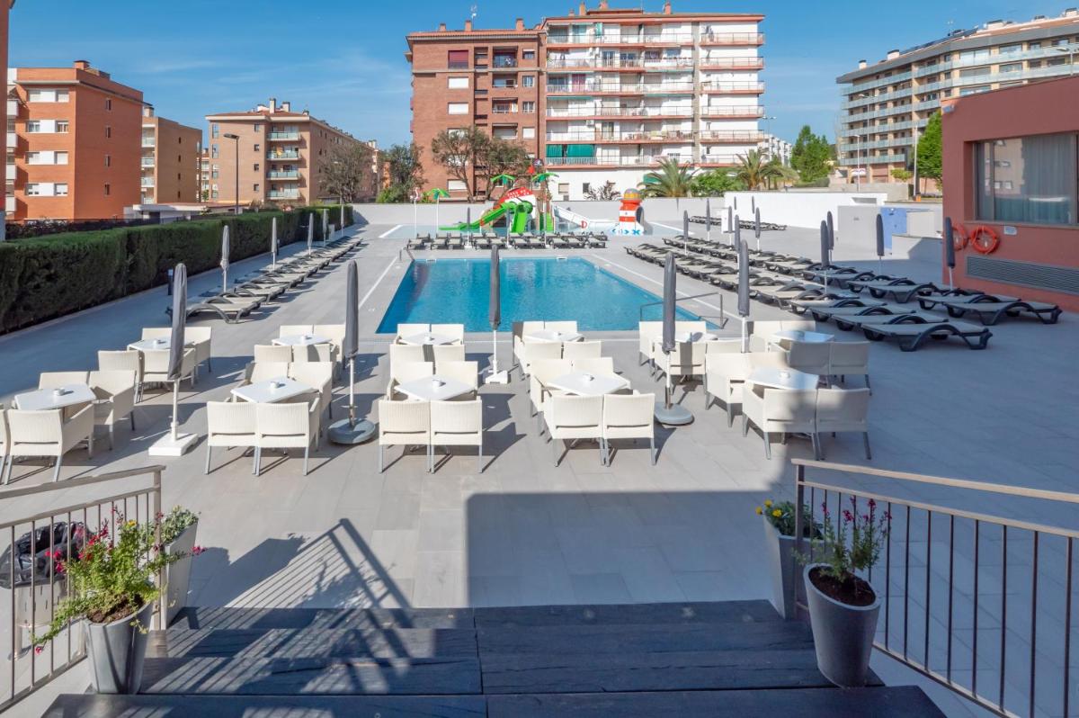 Piscina en o cerca de Fenals Garden