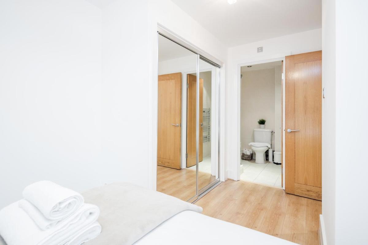 WelcomeStay Vauxhall St Georges Wharf 2 Bedroom Apartment - Housity