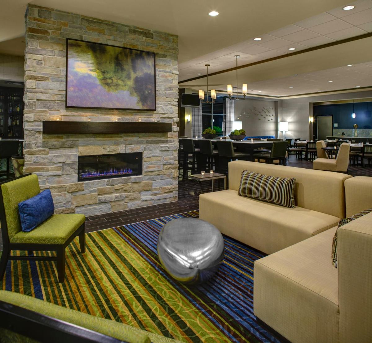 Holiday Inn Indianapolis North-Carmel, an IHG Hotel - Housity