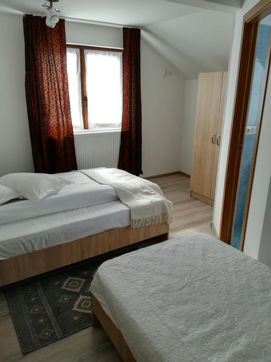 De la mare la munte - Housity