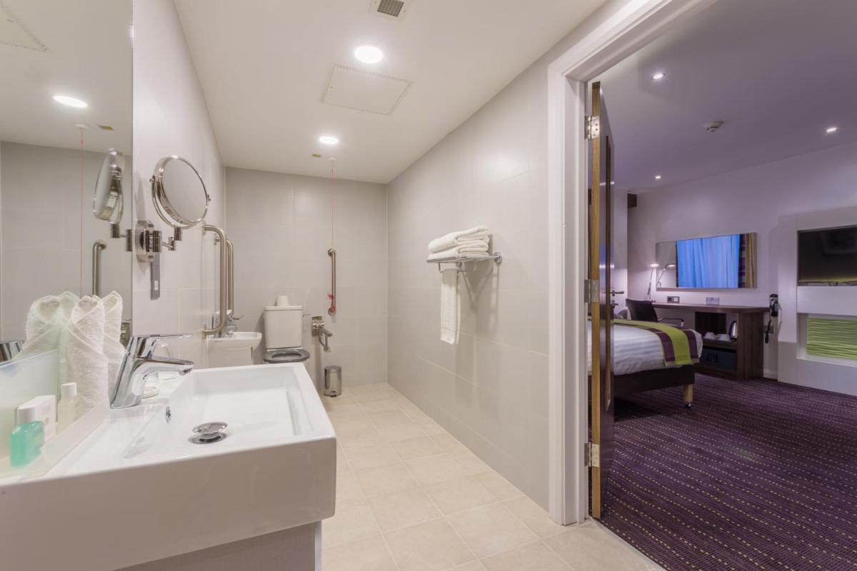 Holiday Inn London Watford Junction, an IHG Hotel - Housity